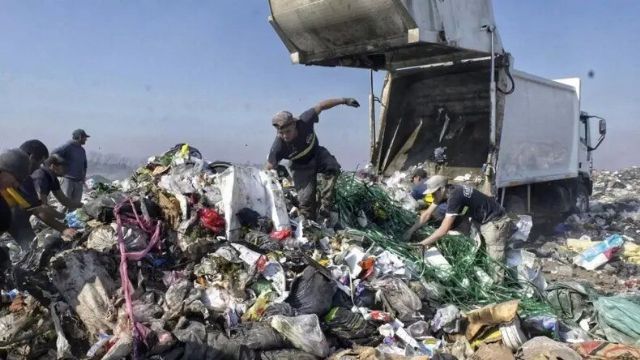 Marcha atras: ahora el juzgado de Mercedes autorizó la disposición de residuos en el basural de Luján