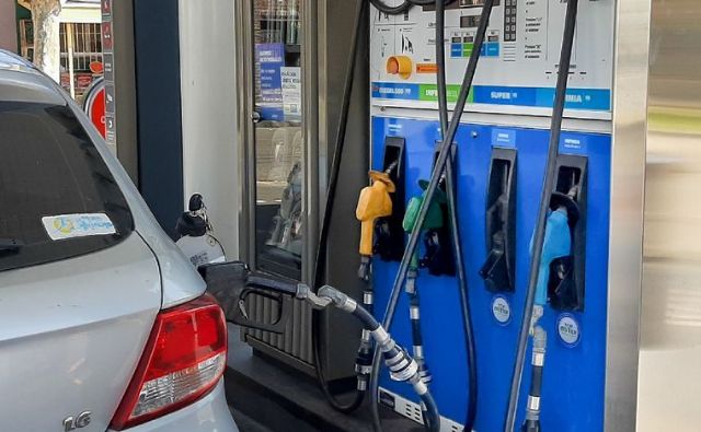 Nuevo golpe al bolsillo: Combustibles suben hasta un 3% por alza impositiva