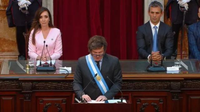 Javier Milei llama a un pacto para un nuevo orden y ratifica el rumbo económico en su discurso ante la Asamblea Legislativa