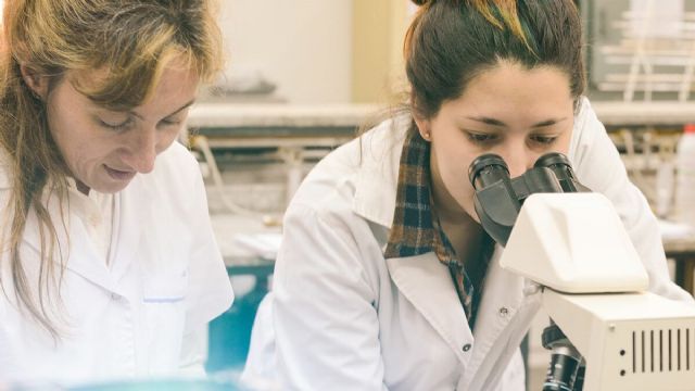 Científicos mercedinos defienden la investigación nacional en jornada clave
