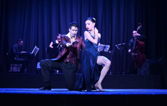 Iñaki Urlezaga deslumbra al público del Teatro Argentino con “La Ruta de Piazzolla”