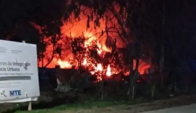 Incendio de gran magnitud en la calle 10: tres viviendas afectadas