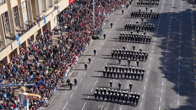 Multitudinaria celebración del 9 de julio con imponente despliegue militar