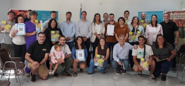 Ustarroz entregó habilitaciones a 15 emprendimientos y los acerca a Mercados Bonaerenses