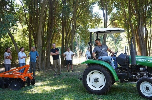 El municipio entregó maquinaria a productores y refuerza el impulso a la agroecología en Mercedes