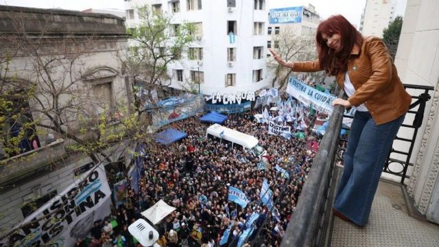 El kirchnerismo mercedino viaja a Constitución para respaldar a Cristina Kirchner
