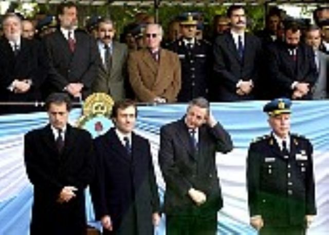 EL PRESIDENTE DE LA REPUBLICA ARGENTINA ENCABEZO ACTO POR POLICIAS MUERTOS DURANTE EL 2002