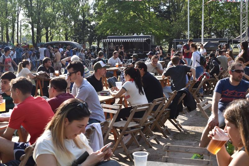 Multitudinaria primera jornada del Festival de Cerveceros Mercedinos