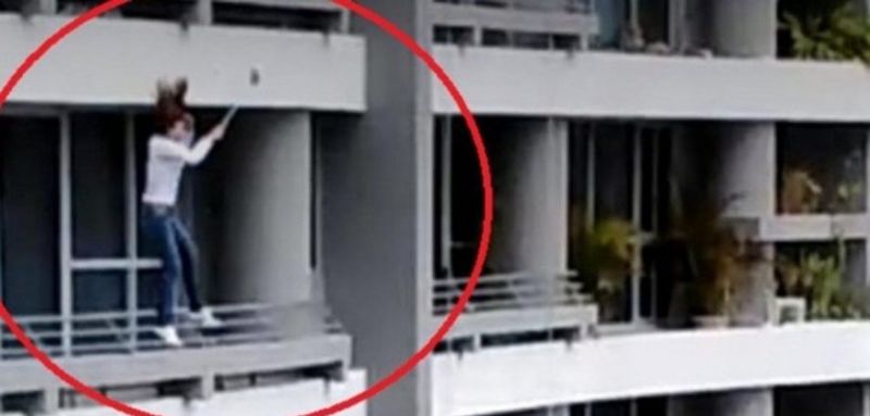 Una mujer cayó de un rascacielos tras intentar tomarse una selfie [VIDEO]