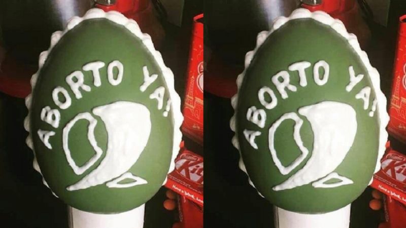 Docentes repartieron huevos de Pascua a favor del aborto a sus alumnos