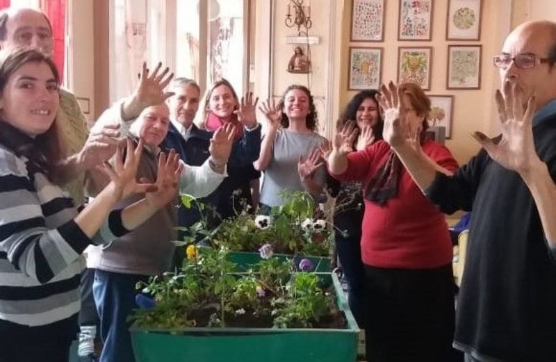 Adultos mayores involucrados de manera activa en el cuidado del medio ambiente
