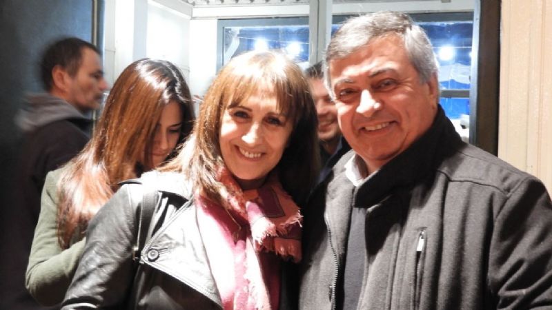 Arrancó el Paseo del Vino en el teatro Argentino con presencia de candidatos