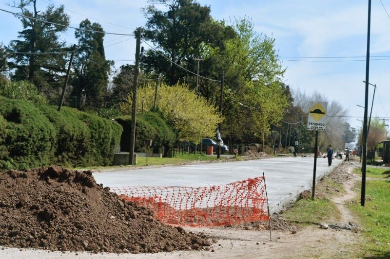 Empezó el volcado de hormigón en el acceso a Gowland