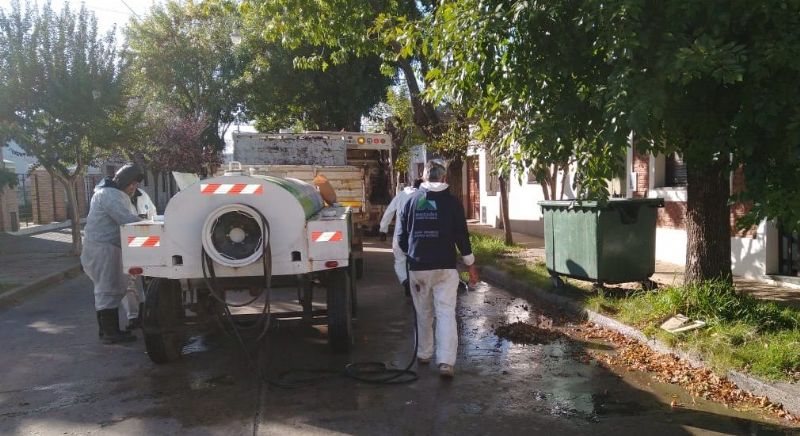 Municipio sigue desinfectando espacios públicos
