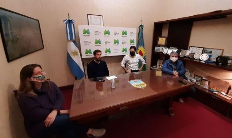 Trabajo articulado permite el cobro de 1600 pesos a jubilados que reciben el bolsón de comida