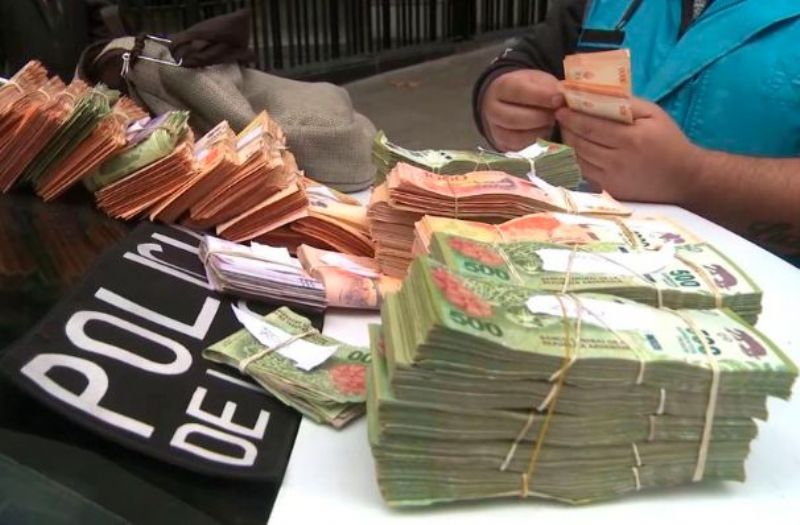 Detuvieron a un hombre con más de tres millones de pesos que no pudo justificar