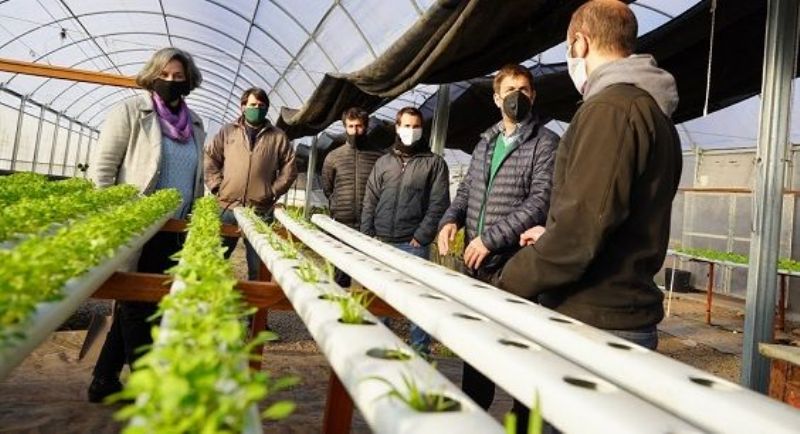 Ustarroz junto a funcionarios de Provincia visitaron Estación Experimental y Vivero Biotecnológico Municipal