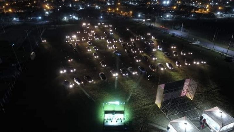 Mercedes tiene su autocine y lo inauguró con un inolvidable recital de Hernán Casciari