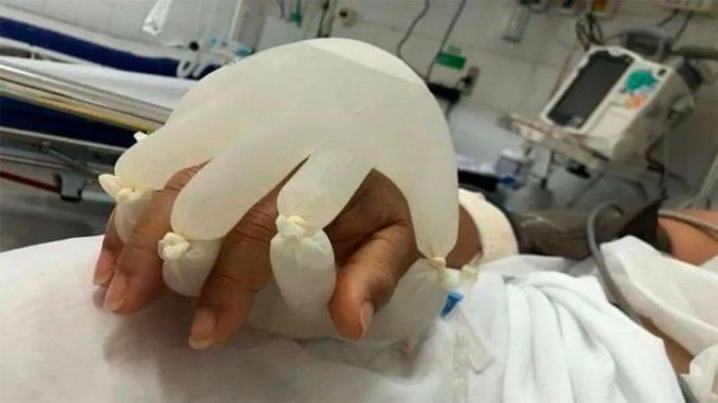 “La mano de Dios”, el invento para romper con la soledad que causa el coronavirus