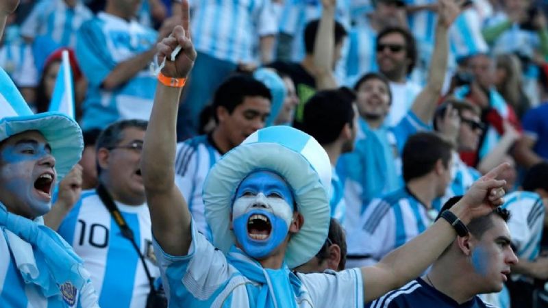 Vuelve el público a las canchas en el partido entre Argentina y Bolivia