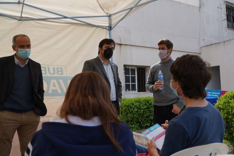 El Ministro de Salud Kreplak recorrió vacunatorio local