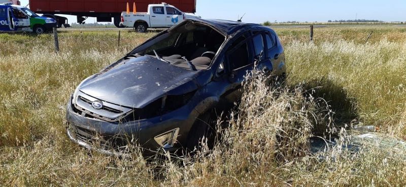 Esta mañana: despiste y vuelco sobre la Ruta 5