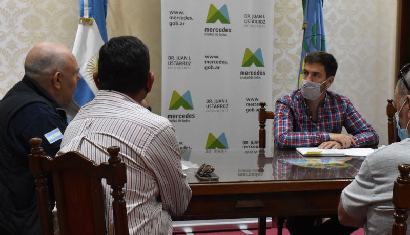 El intendente Ustarroz recibió a integrantes del cuerpo de Bomberos Voluntarios