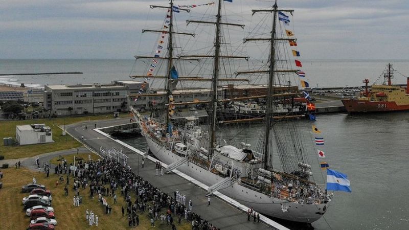 Arribó a Mar del Plata la Fragata Libertad tras el cierre de un nuevo viaje de instrucción