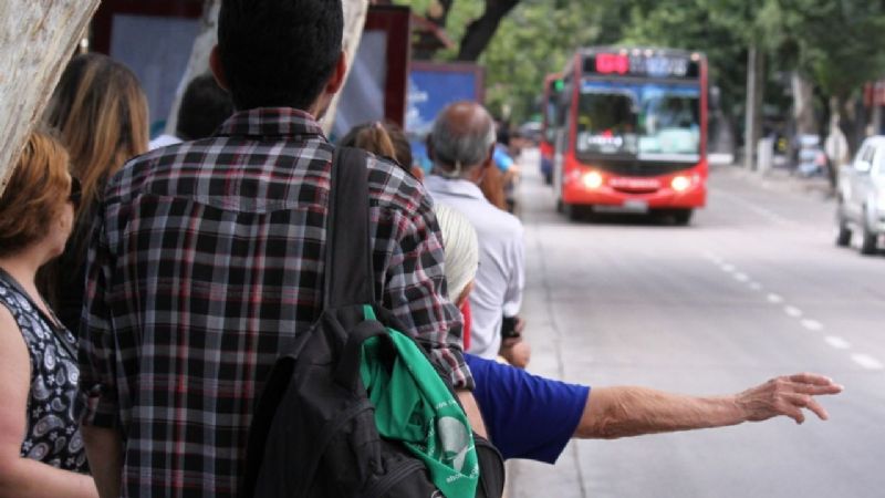 Se levantó el paro programado por la UTA para este viernes