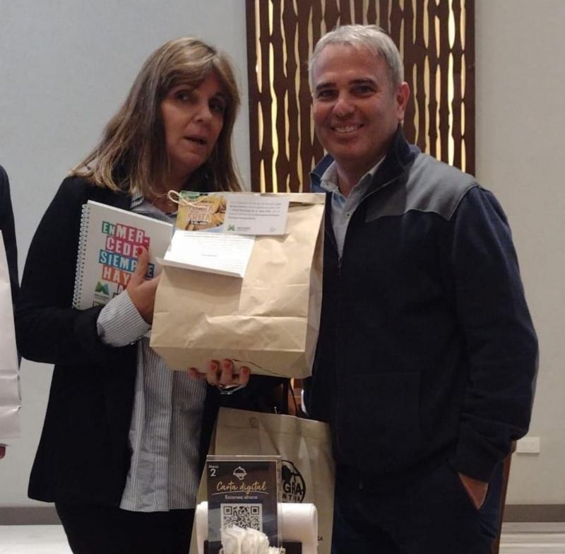 El Ministro Costa también invita a la Fiesta de la Torta Frita