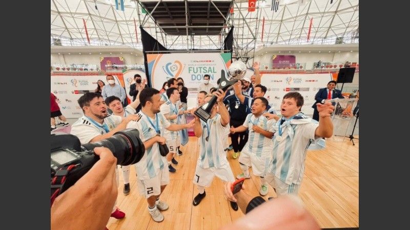 Ejemplo de vida y superación: la Selección Argentina de Futsal de personas con sindrome de Down sub campeona