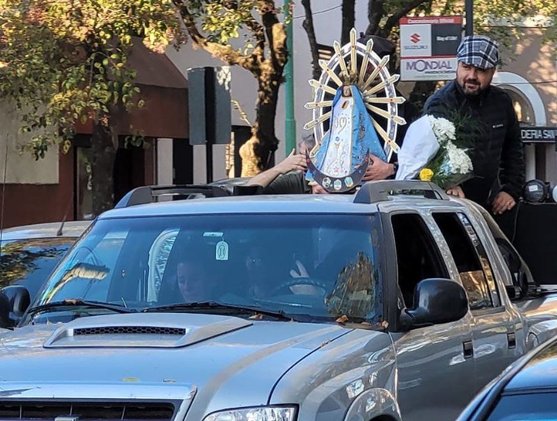 La Virgen de Luján visitó Mercedes y pasó por varios templos acompañada de los párrocos locales.