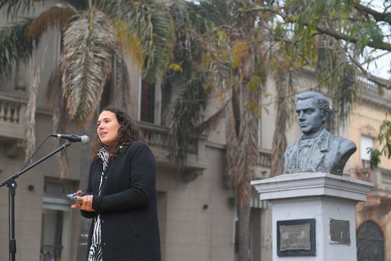 Frente al busto de Mariano Moreno se conmemoró el Día del Periodista