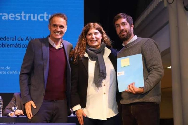 Ustarroz firma convenio con Sedronar para la construcción de una “Casa Joven para jóvenes” en Mercedes