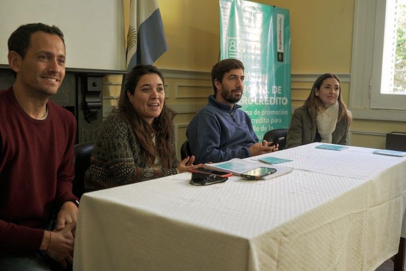 Lanzan programa de microcréditos para emprendedores