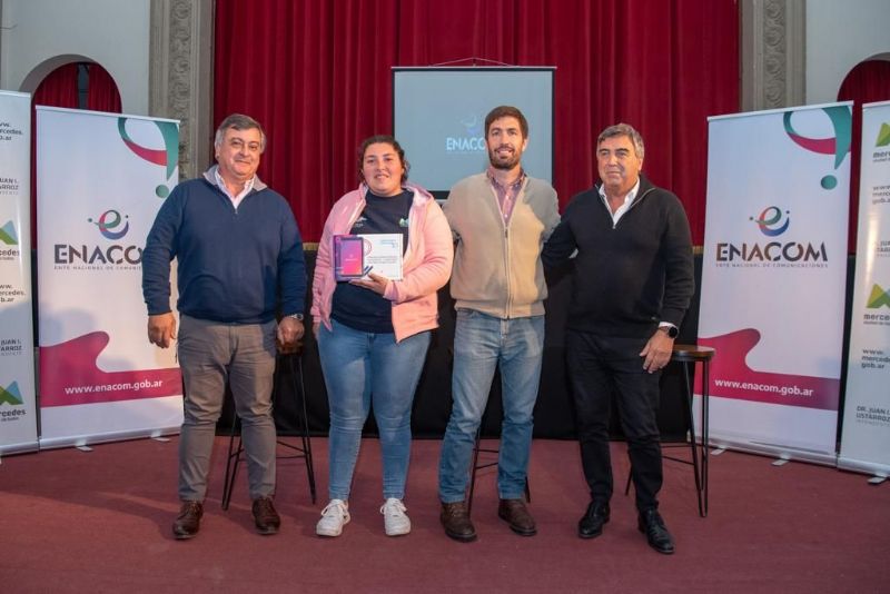 El ENACOM en Mercedes entregó 1500 tablets del programa “Conectando con vos”