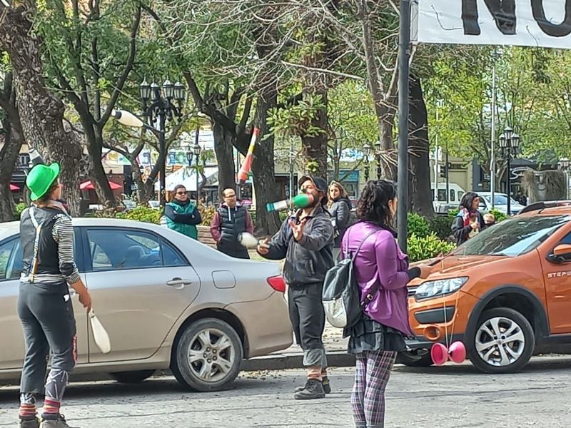 Los artistas callejeros marcharon hacia el Municipio bajo la consigna “El arte callejero no es delito”
