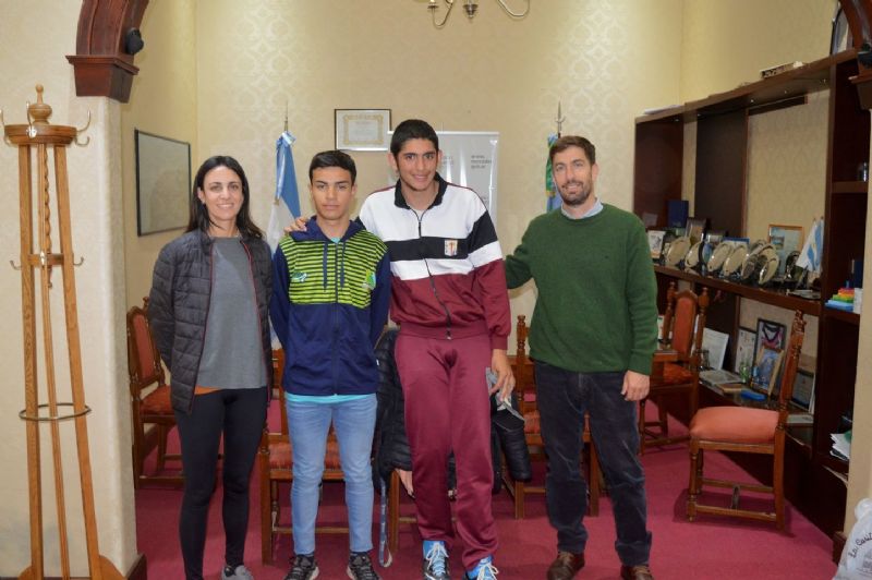 Gorocito y Carpanetto fueron recibidos por Ustarroz tras el logro en los Juegos Evita 2022