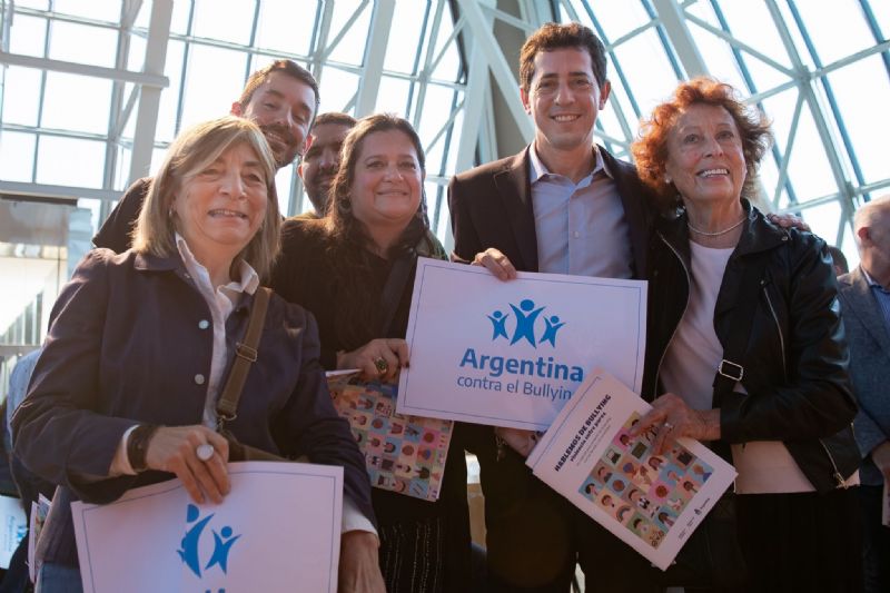 Eduardo “Wado” De Pedro junto a Perczyk y UNICEF lanzaron la campaña nacional “Argentina contra el Bullying”