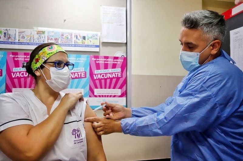 Refuerzan la vacunación contra el Covid y la provincia de Buenos Aires informa sobre la 5ta dosis