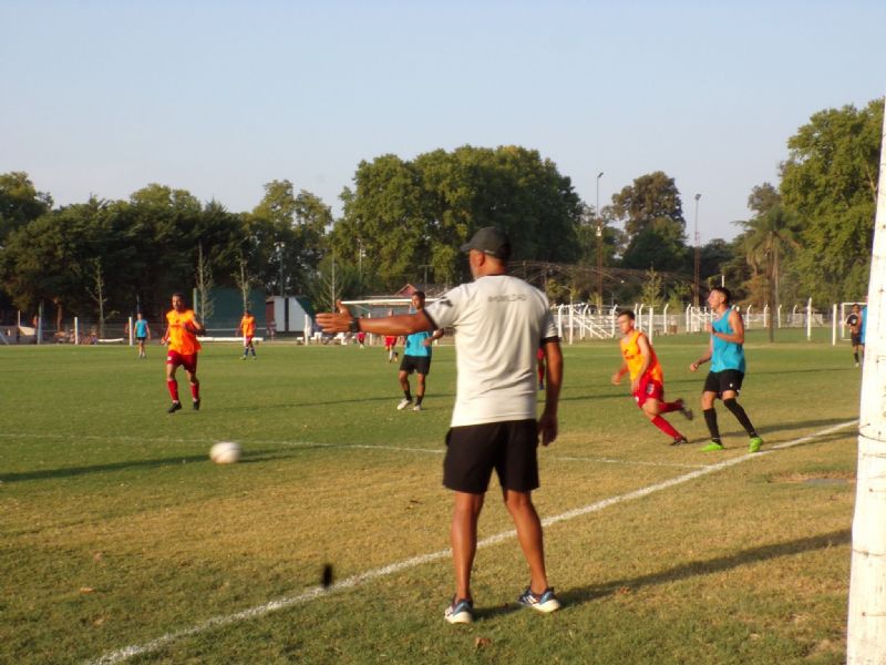 Club Mercedes jugó un par de amistosos con Deportivo Paraguayo