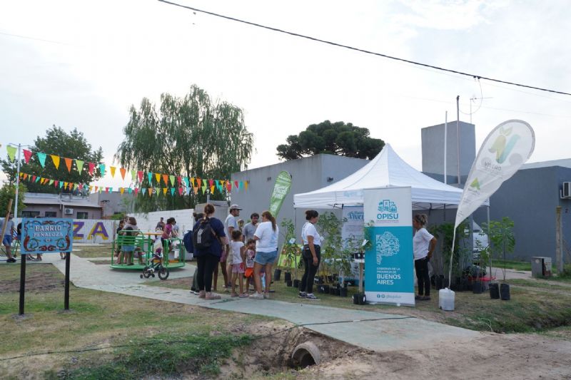 Junto al OPISU, Ustarroz  inauguró la plaza del barrio Peñaloza