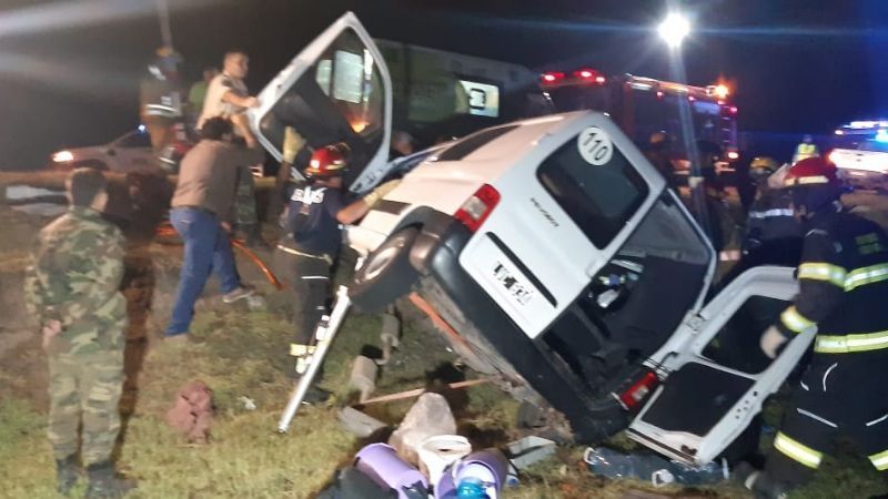 Ruta 5: tremendo choque entre un acoplado y un auto