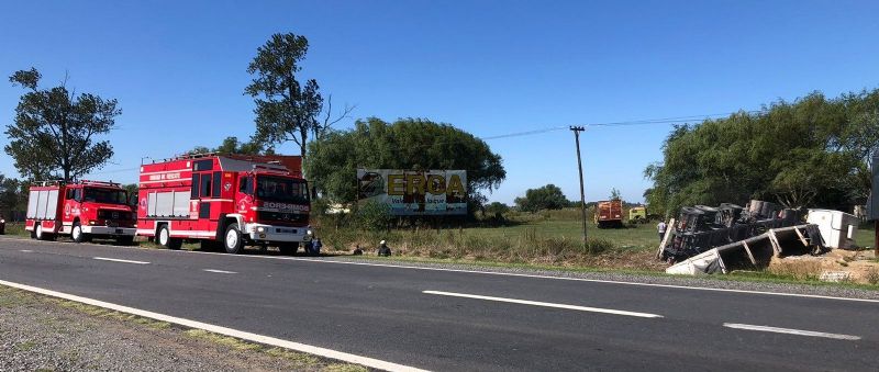 Accidente en ruta 5 altura Chivilcoy entre un camión y un vehículo