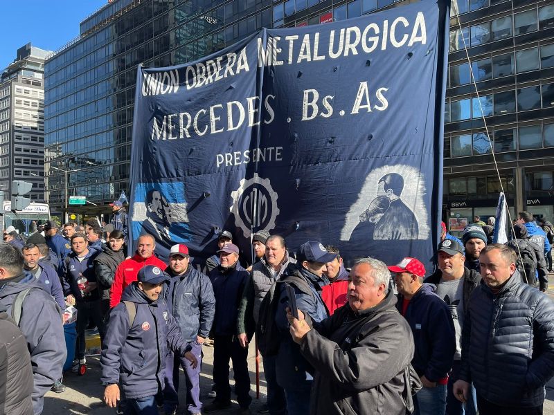 Frente a las oficinas de Techint la UOM hizo escuchar su reclamo