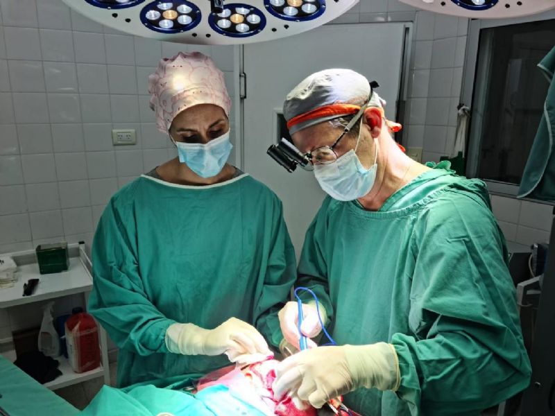 El neurocirujano Marelli y equipo operó de urgencia en Villa Gesell