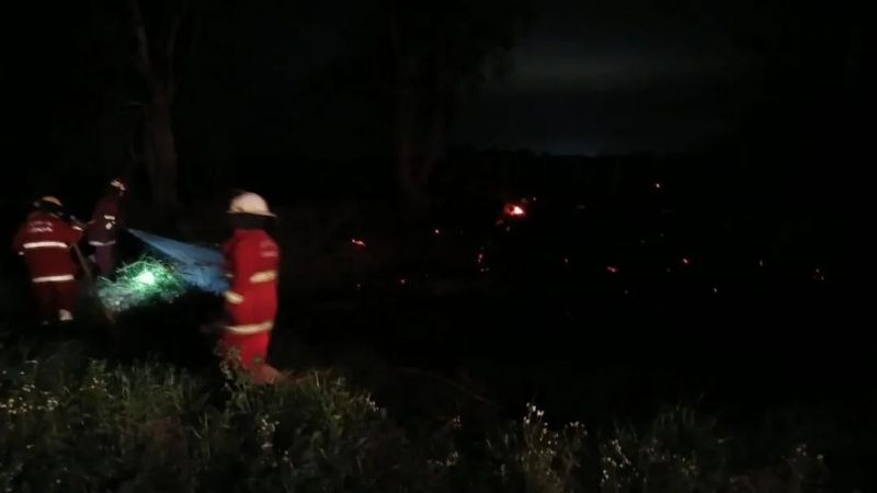 Nuevamente Bomberos de Suipacha acuden a apagar incendio de pastizales