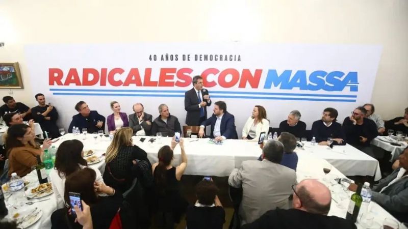 Adiós a la neutralidad: radicales cantan “Sergio Massa presidente, de la mano de Alfonsín”