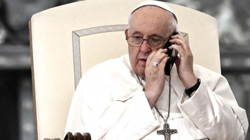 El Papa Francisco se comunicó con Javier Milei y le expresó su deseo de venir a la Argentina