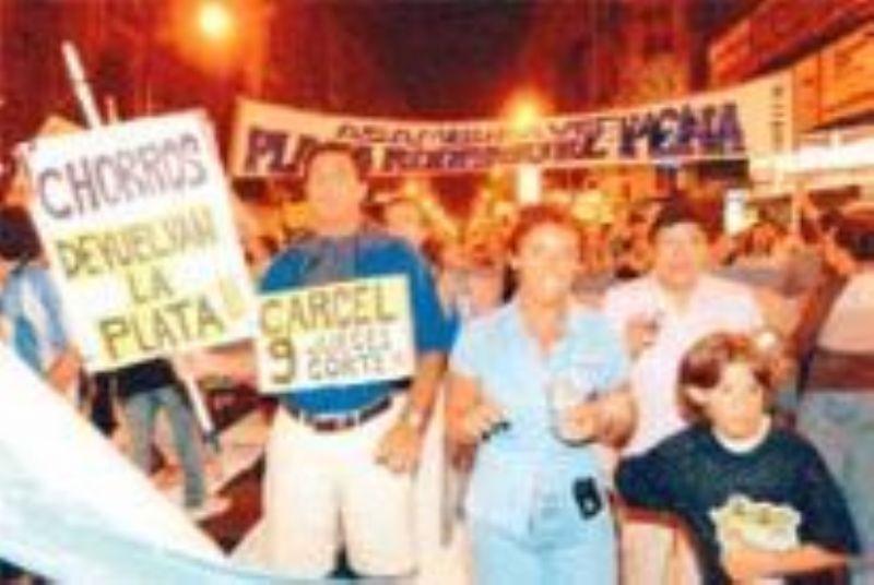 EE.UU habría dejado hundirse a Argentina para escarmentar a los europeos